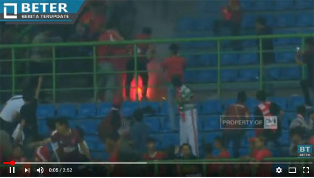 Mengerikan, Detik-detik Catur Yuliantono Terkena Petasan di Stadion Patriot