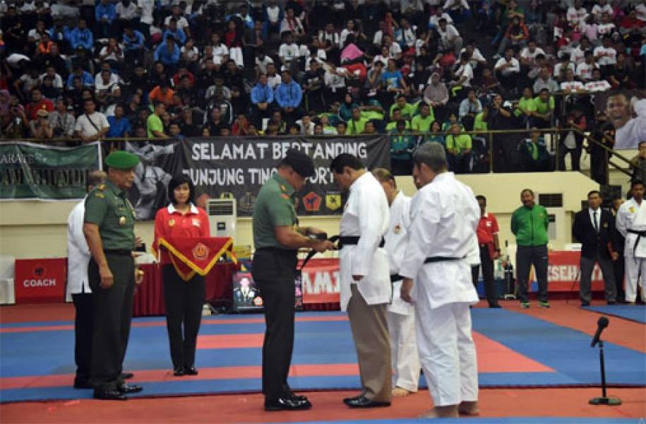 Panglima TNI Buka “Kejurnas Karate Piala Panglima TNI ke-V Tahun 2017”