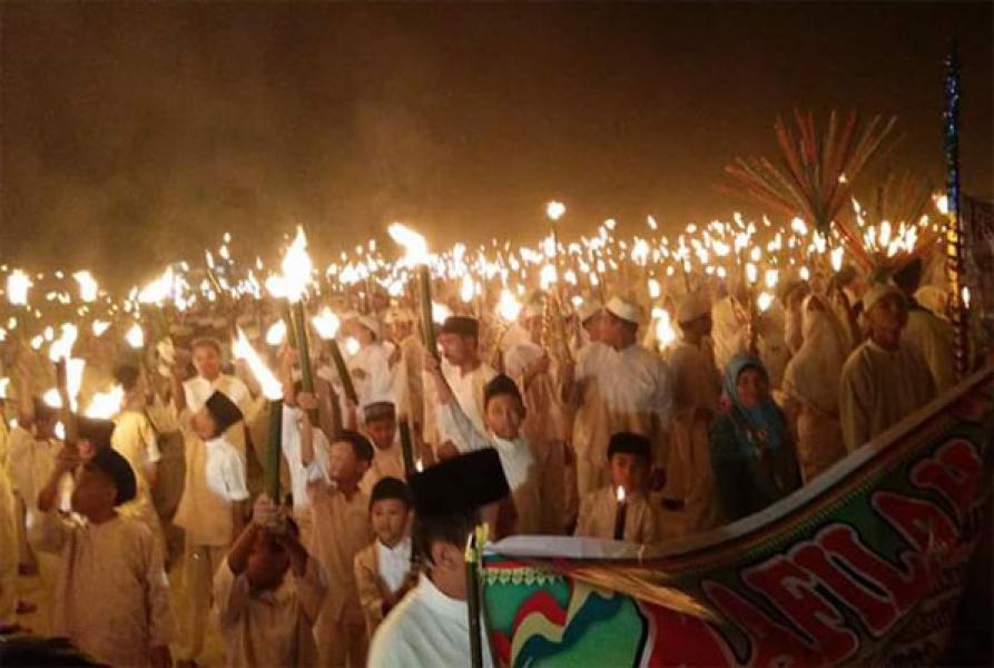 Ribuan Masyarakat Bersama Pelajar Pawai Sejuta Obor Di Kota Ujung Batu