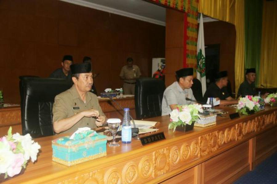 Soal RAPBD-P 2017, Bupati Siak Berikan Jawaban Pandangan Umum Fraksi
