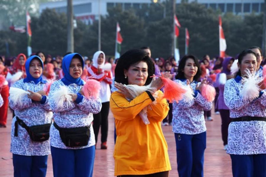 14 Ribu Prajurit TNI dan Keluarganya Gelar Tari Gemu Famire