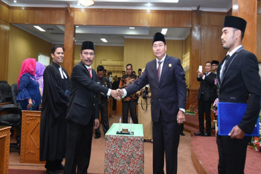 Abdul Kadir Resmi Lantik Tinner Sebagai PAW DPRD Bengkalis
