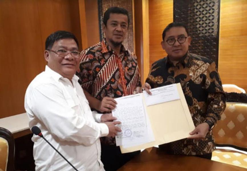 DPRD Riau Serahkan Petisi Mahasiswa UIR Ke Presiden dan DPR RI