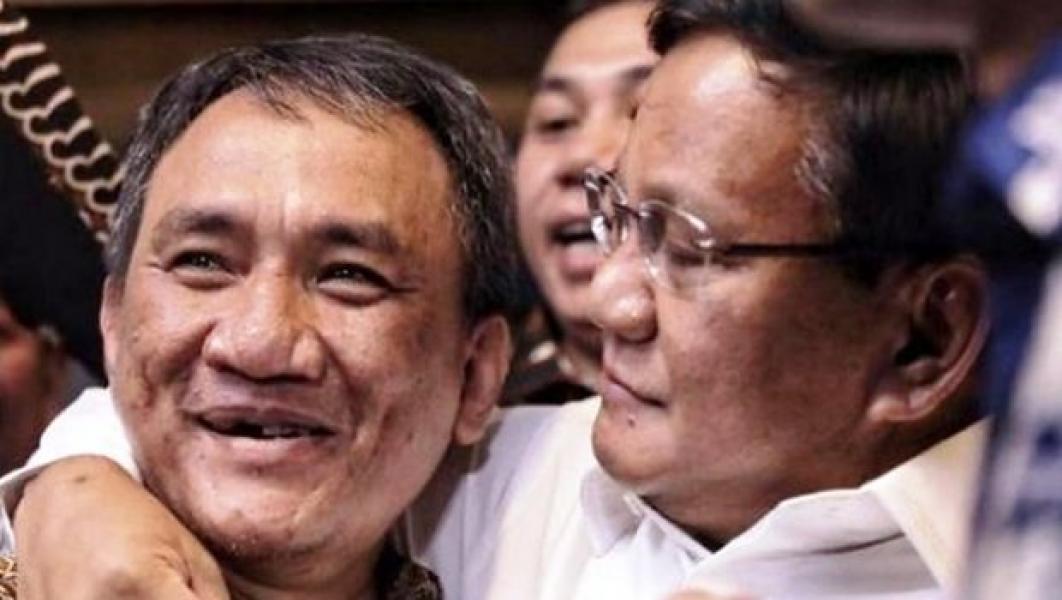 Ini Kata Andi Arief Soal Rangkulan Mesra dari Prabowo