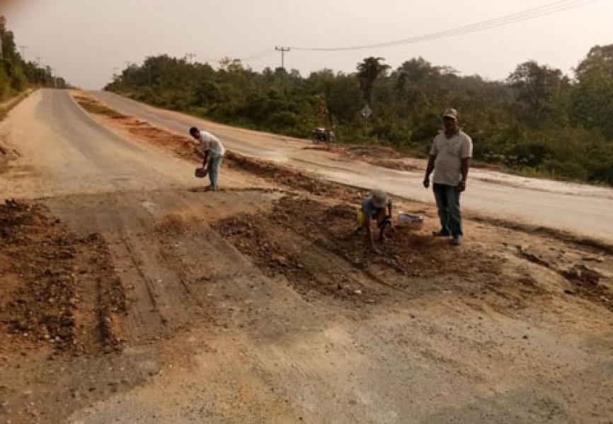 Jalan Lingkar Batu Belah-Bangkinang Rusak Parah