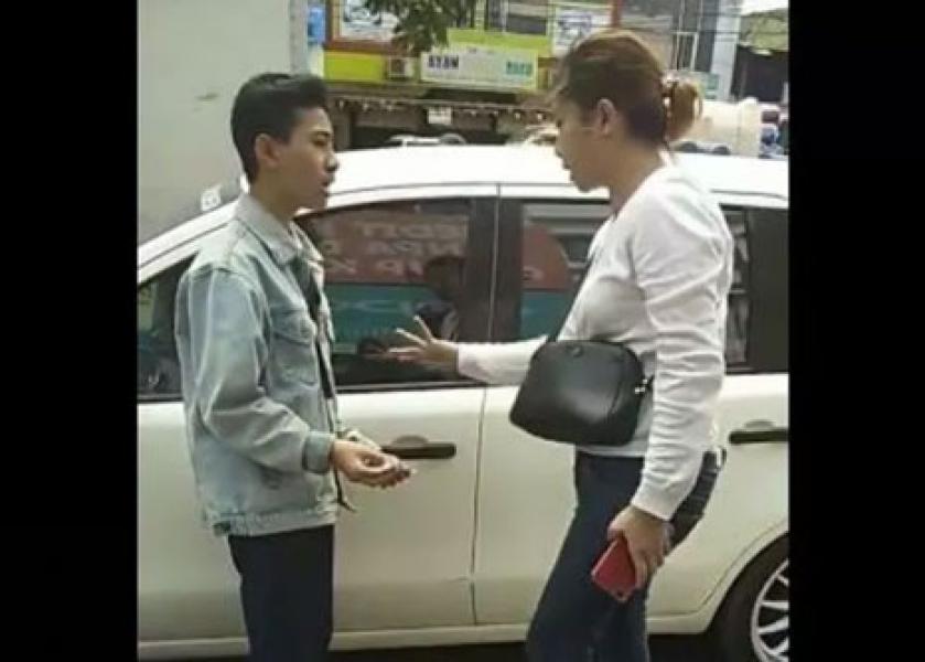 Mobilnya Kesenggol Anak SMP, Sikap �Emak-Emak� Ini Bikin Mata Terbelalak