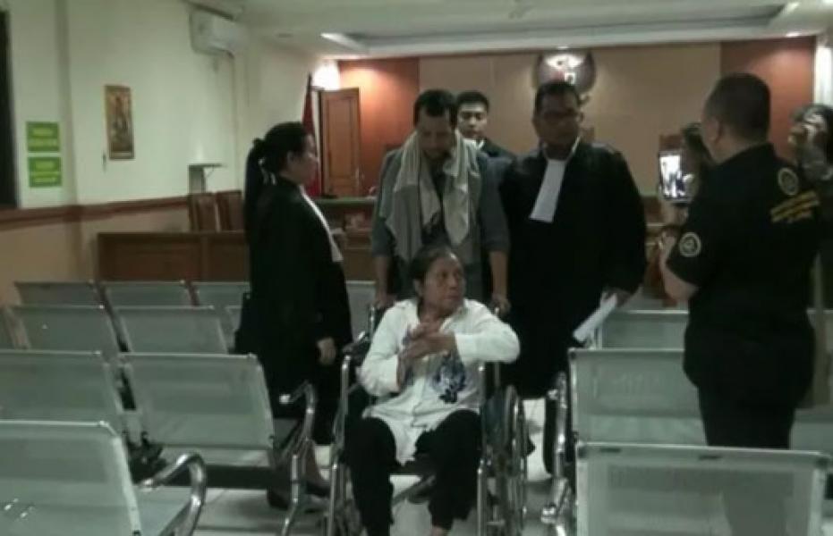Nenek 67 Tahun di Bekasi Disidang dalam Kondisi Stroke