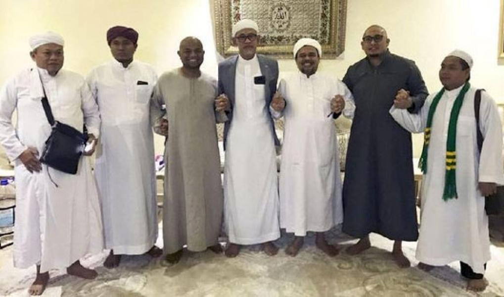 Pemalsuan Izin Tinggal dan Penahanan 4 Jam Rizieq di Arab