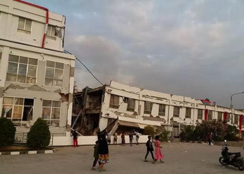 Ratusan Petugas Satpol PP Diduga Hilang Diterjang Tsunami Palu