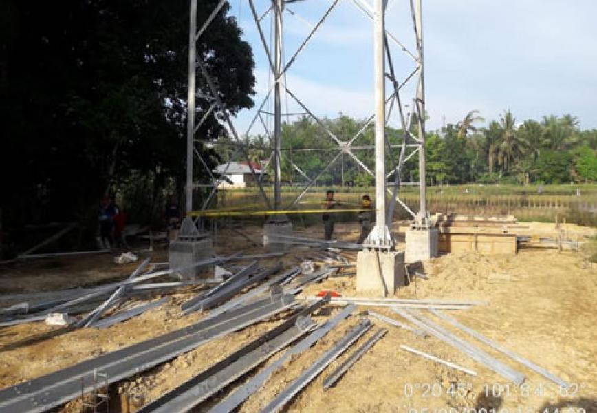 Satpol PP Kampar Segel Tower Di Rumbio