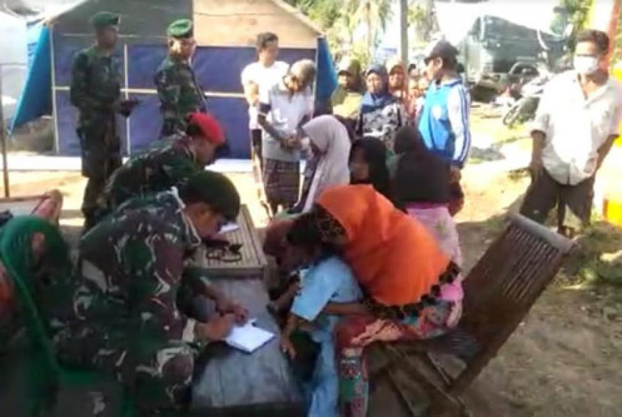 Satuan Kesehatan TNI Layani Warga Pengungsi di Lombok