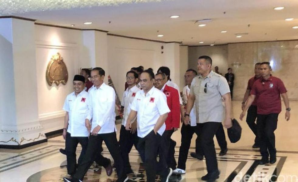 Soal Relawan Kardus, Gerindra: Biasa, Jokowi Stres Karena Dibayangi Kekalahan