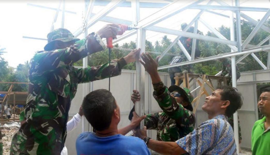 TNI Bangun Rumah Percontohan di Desa Topang Lombok Utara