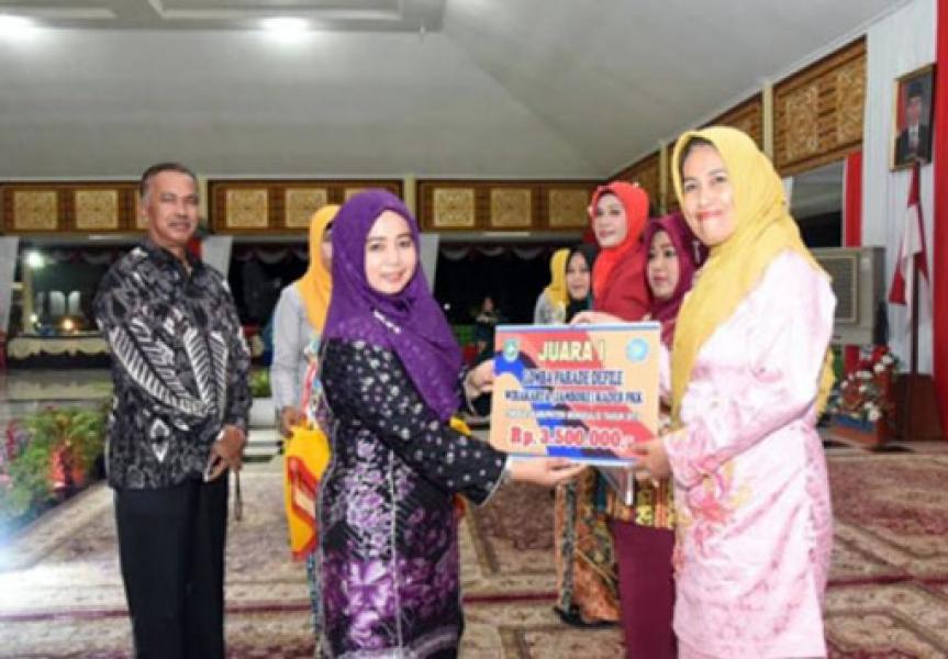 Utusan Kecamatan Bengkalis Juara Parade Defile