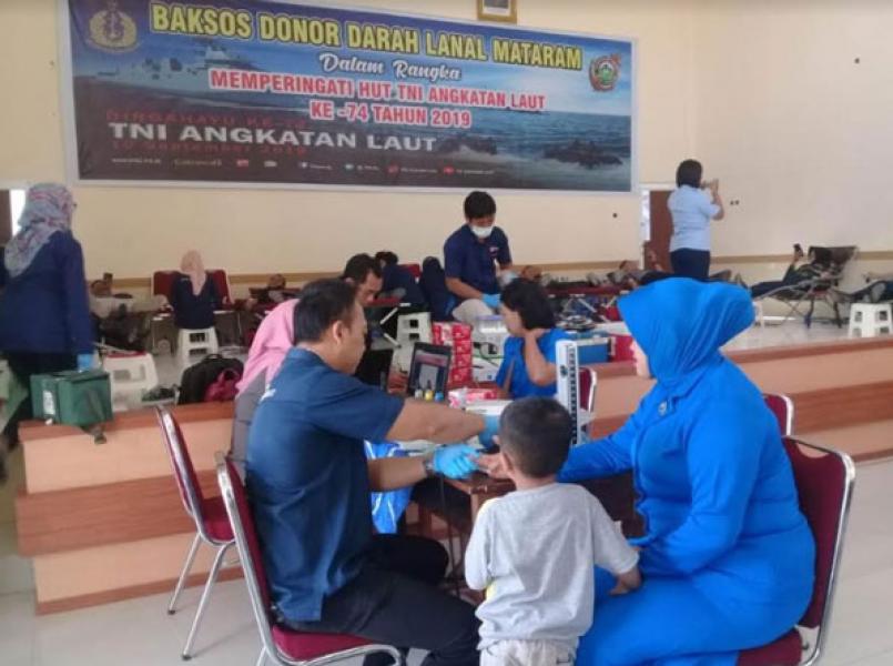 Aksi Lanal Mataram �NGEPRANK� GM Pelindo Lembar di Acara Donor Darah HUT TNI AL Ke-74
