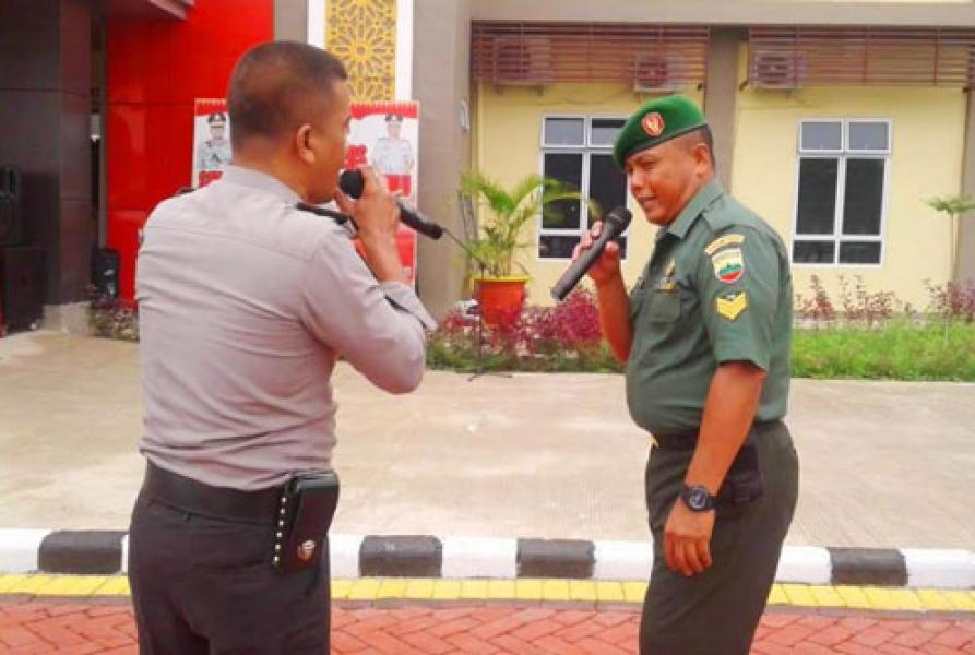 HUT Lantas Ke-64, Serka Sunardi Bersama Aipda S Siregar Nyanyi �Prahu Layar�