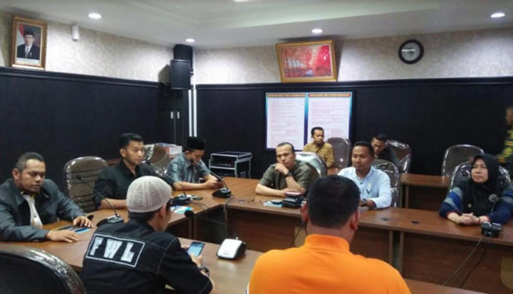 Hari Pertama DPRD Berkantor, Wartawan kunjungi 3 Fraksi Di DPRD Pekanbaru