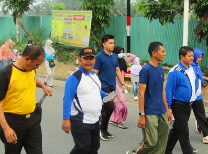 Kasdim 0313/KPR Ikut Jalan Santai Desa Pematang Berangan