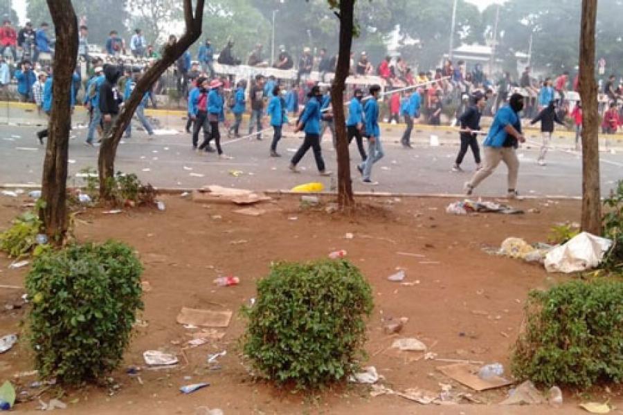 Kerusuhan Pecah di Depan DPR, Polisi Berkali-kali Tembakan Gas Air Mata ke Massa