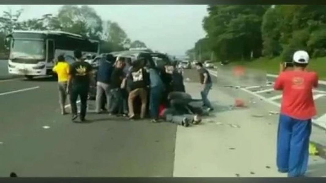 Miris, Jasad Bergelimpangan di Jagorawi Warga Malah Sibuk Foto-foto