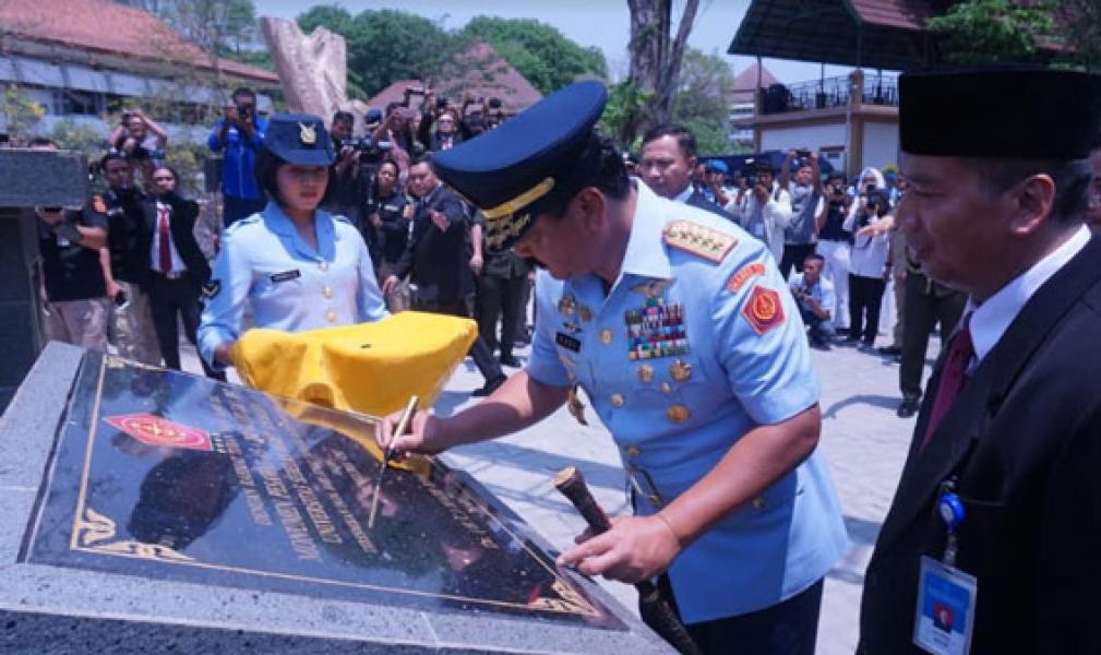 Panglima TNI Resmikan Monumen Pesawat AS-202 Bravo LM - 2017