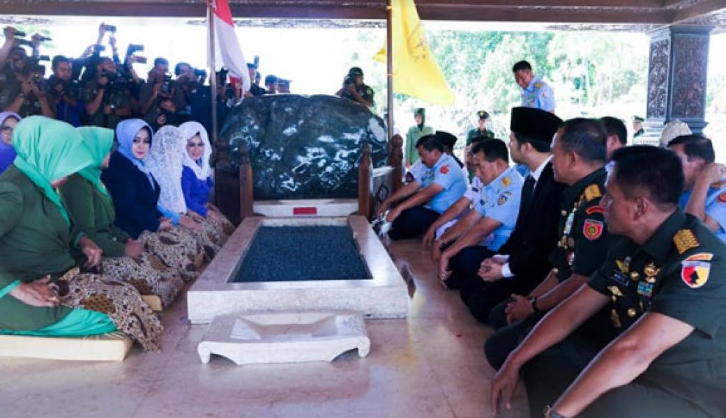 Panglima TNI Ziarah ke Makam Soekarno