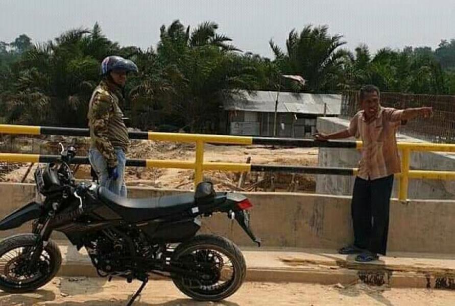 Pastikan Kondisi Lapangan, Kadis PUPR Pantau Langsung Progres Pekerjaan Proyek