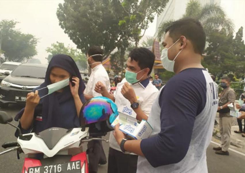Peduli Kesehatan, FWL dan Dewan Bagi 10 Ribu Masker