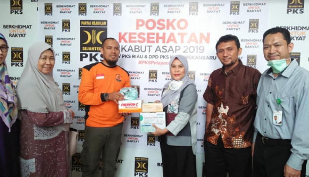 Peduli Korban Karhutla, RS Awal Bros Grup Sumbangkan Alkes di Posko Kesehatan PKS