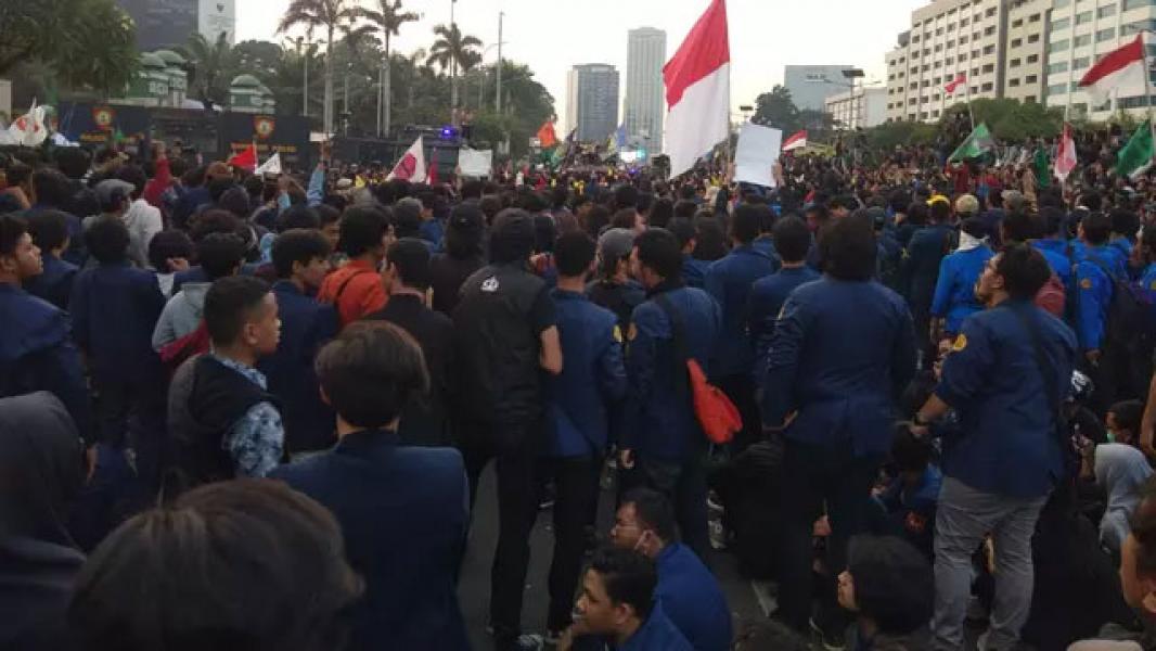Pendemo di DPR Nyaris Bentrok