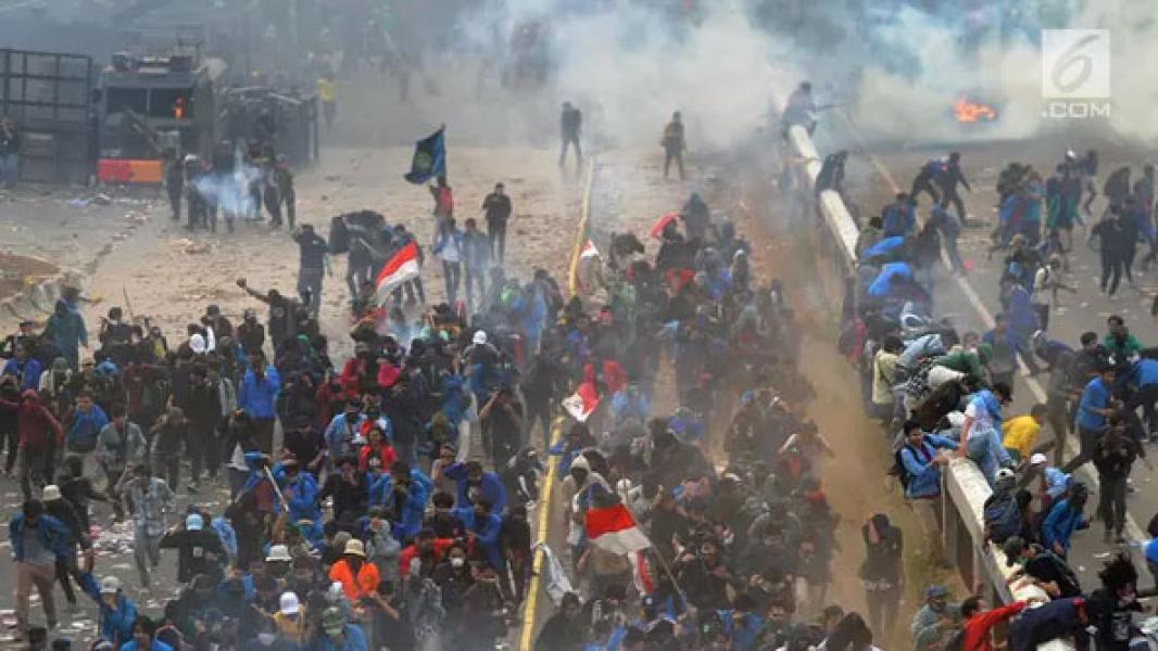Penjelasan Polisi Soal 2 Orang Ditabrak Barracuda saat Demo Mahasiswa di Makassar