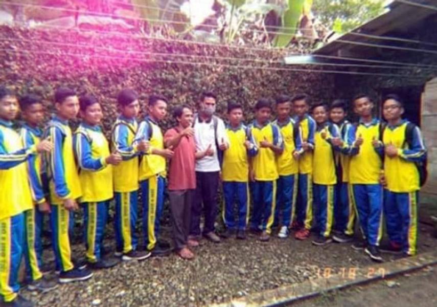 Puluhan Siswa SMAN 1 Kepenuhan Kunjungi Rumah Jamur