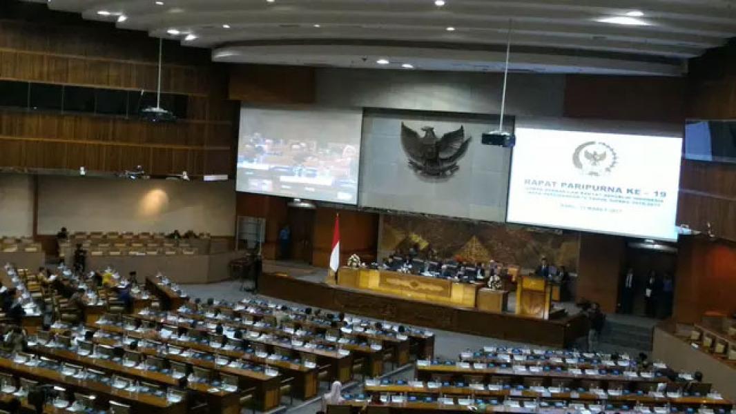 Revisi UU Perkawinan Disahkan, Usia Minimal Menikah 19 Tahun