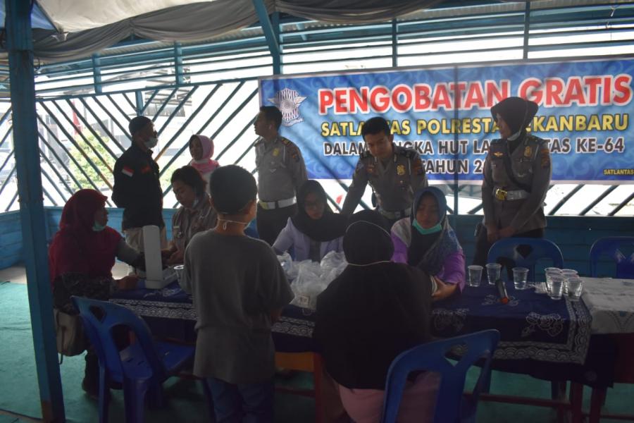 Sambut HUT Lalu Lintas Ke-64, Satlantas Polresta Pekanbaru Adakan Pengobatan Gratis