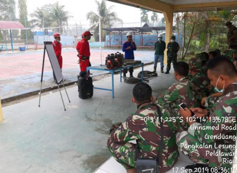 Satgas Karhutla Koramil 15/KK Kodim 0313/Kpr Terima Penataran Mesin Mini Strike Dari PT SLS