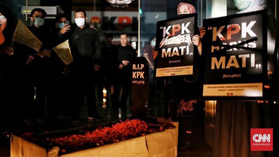 Tembakan Laser dan Bendera Kuning Warnai �Pemakaman KPK�