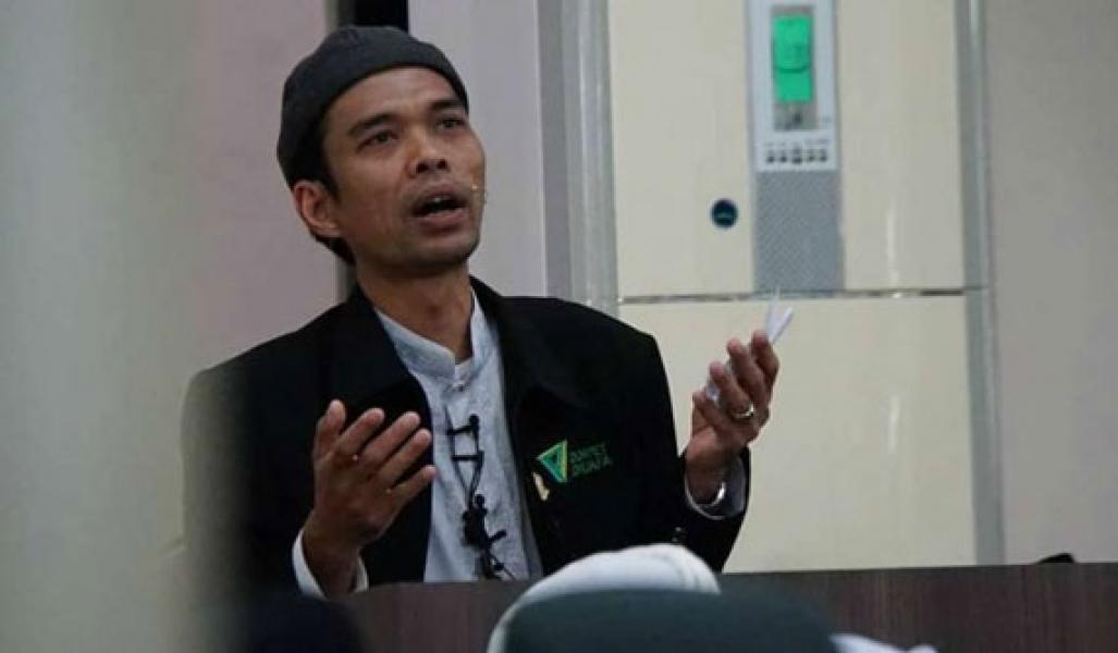 UAS Nggak Mau Salat Istisqa, Pembakar Hutan Gantung di Monas Saja