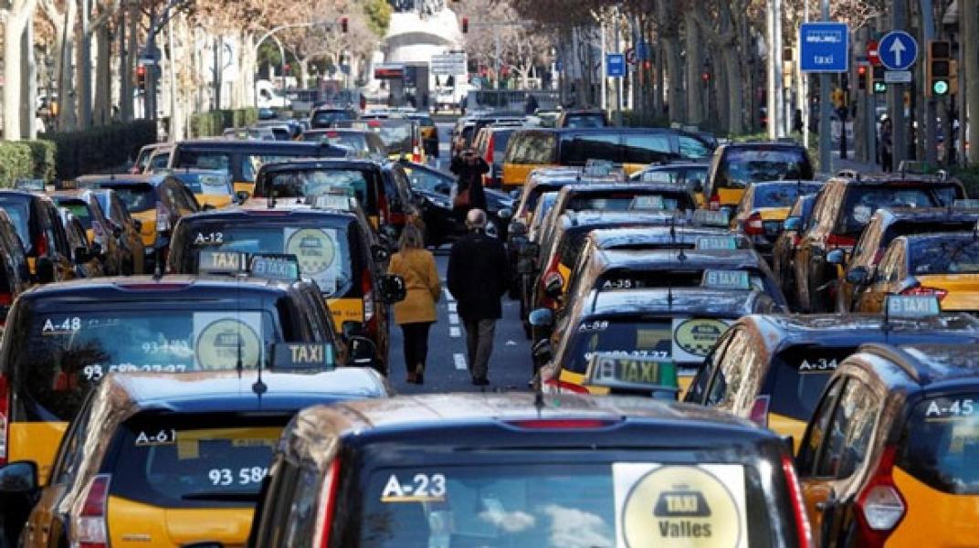 Wah, Driver Taksi Online Harus Jadi Karyawan, Ada Gaji Pokok!