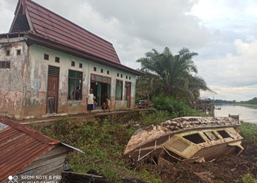 Bangunan Eks Aset Pemkab Pelalawan dan Bangkai Speed Boat Bertahun Terbengkalai, Ini Permintaan Warga