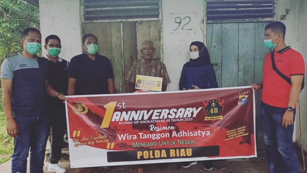 Bantu Warga Terdampak Covid-19, Alumni SIP Reg 48/Wira Tanggon Adhisatya Polda Riau Bagi Sembako 