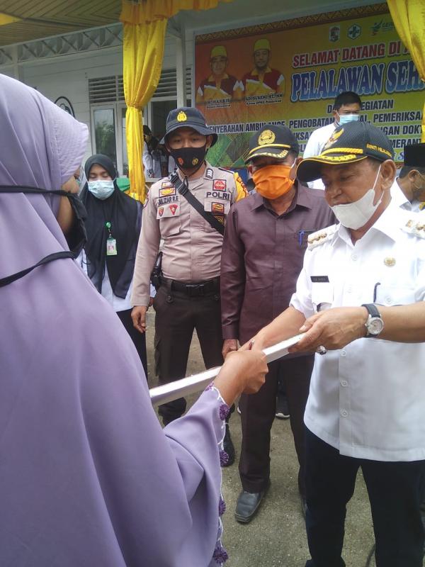 Bhabinkamtibmas Polsek Teluk Meranti Dampingi Bupati Pelalawan Kunker di Desa Pulau Muda