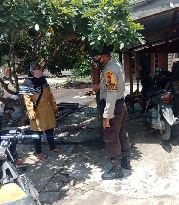 Bhabinkamtibmas Polsek Teluk Meranti Sosialisasi Adaptasi Kebiasaan Baru ke Warga