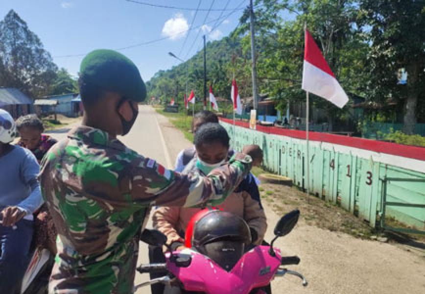 Gelar Razia Masker, Satgas Yonif 413 Kostrad Optimis Cegah Penyebaran Covid-19