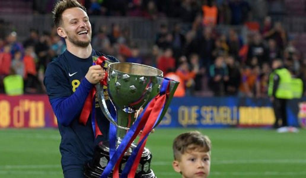 Ivan Rakitic Resmi Gabung Sevilla