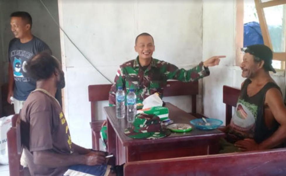 Jalin Keakraban dengan Anggota dan Masyarakat, Dansatgas TMMD Kodim 1711 Makan Bersama