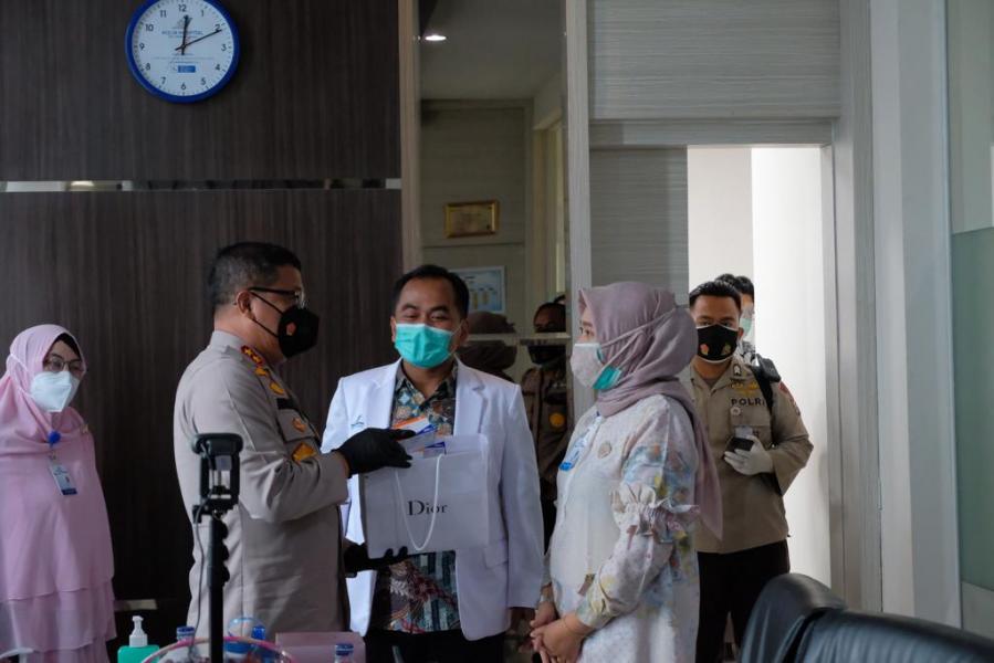 Kapolda Riau Kunjungi RS Aulia Pekanbaru Cek Penanganan Pasien Covid-19