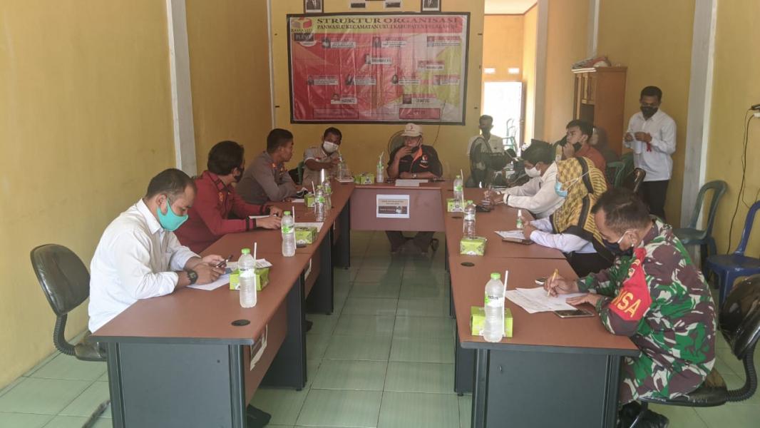 Kapolsek Ukui Hadiri Rakor Penerapan Protokol Kesehatan Pelaksanaan Kampanye 2020 Bersama Panwascam