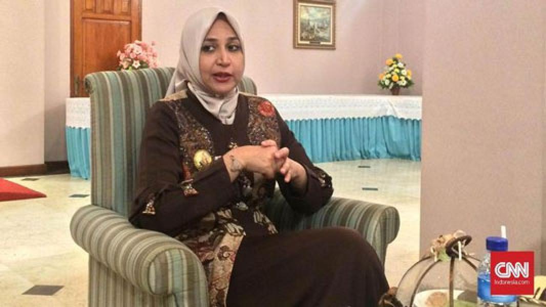 Khofifah Sanksi Bupati Jember Faida Tak Digaji Enam Bulan
