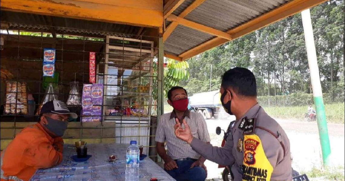 Lakukan Himbuan AKB, Bhabinkamtibmas Pangkalan Kerinci Sambangi Warga 