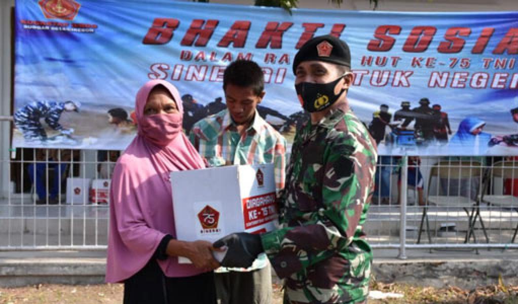 Masyarakat Cirebon Tidak Ketinggalan Terima Baksos HUT ke-75 TNI